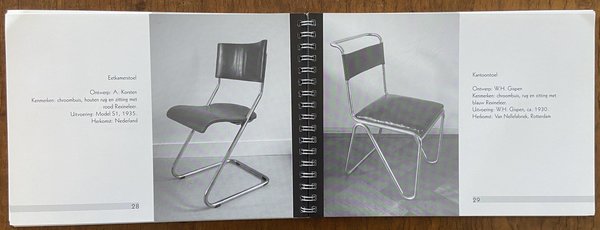 Stapel op stoelen. Metalen stoelen uit de periode 1920-1940. Kees van Mook.