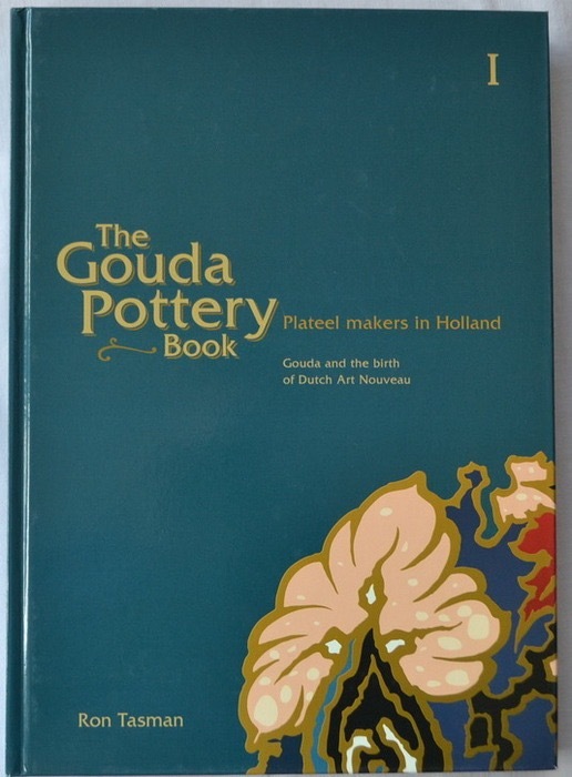 The Gouda Pottery Book. 3 delen. Nieuw in cassette